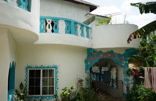 Fairy Hill Casa | Downstairs Bedroom at Robin Hood guesthouse