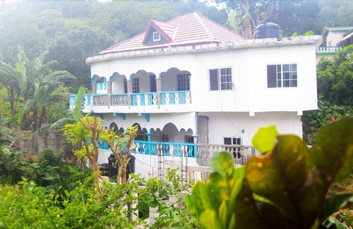 Fairy Hill Casa | Downstairs Bedroom at Robin Hood guesthouse