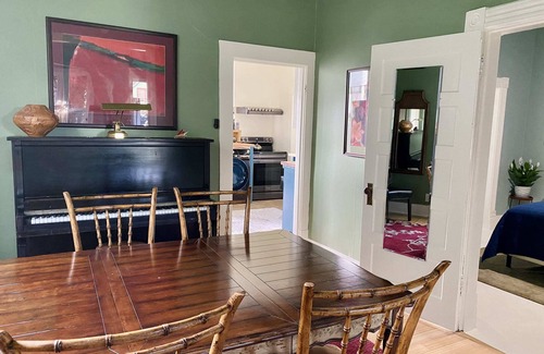 York Apartamento | Downstairs@TheVictorian: Downtown and Dog-Friendly