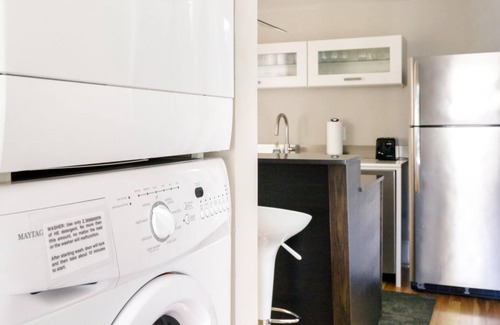 Asheville Apartamento | Downton Annie Apartment Four 2 BD 1BA Parking