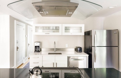 Asheville Apartamento | Downton Annie Apartment Four 2 BD 1BA Parking