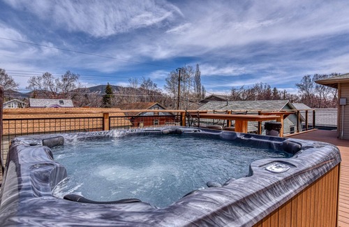 Flagstaff Casa | Downtown 1 Bedroom w/Hot Tub, A/C & Sleeps 4