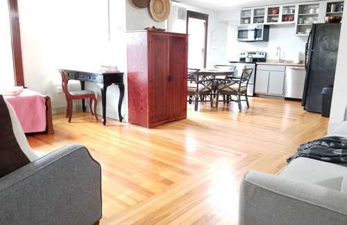 Manchester Apartamento | Downtown ~ 2nd Floor 1 Bedroom -1 Bath