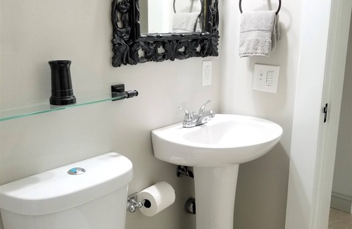 Manchester Apartamento | Downtown ~ 2nd Floor 1 Bedroom -1 Bath