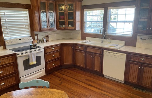 Aiken Cabaña | Downtown Aiken Cottage