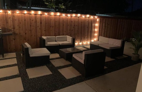 Near East Side Casa | Downtown Area Modern Cozy House with King Bed