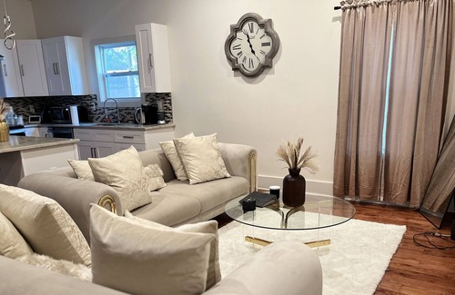 Washington Park Casa | Downtown Atlanta Near Mercedes Benz/4bedrooms/Parking