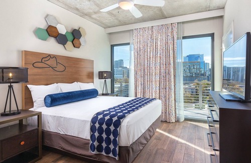 West End Complejo | CENTRO Austin con ROOFTOP, piscina y área de barbacoa, pozo de fuego, incluso un gimnasio: lo tenemos todo