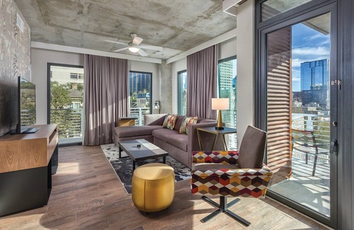 West End Complejo | CENTRO Austin con ROOFTOP, piscina y área de barbacoa, pozo de fuego, incluso un gimnasio: lo tenemos todo