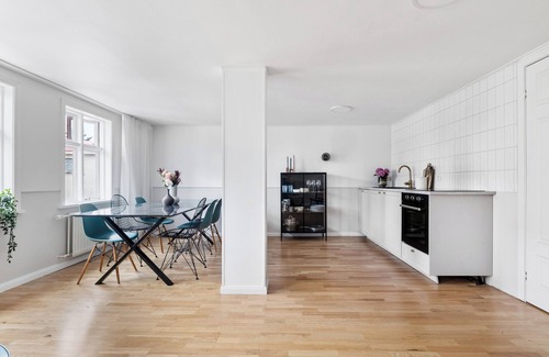 Downtown Apartamento | Downtown Baldursbrá Holiday Home