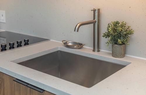 East Cambridge Apartamento | Downtown Boston Designer space with Gym and rooftop Oasis’s ,Walk to Seaport!