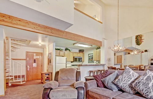 Historic District Condominio | Downtown Breckinridge Studio With Master Loft Sleeps 4 1 Bedroom Condo by RedAwning