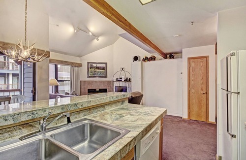 Historic District Condominio | Downtown Breckinridge Studio With Master Loft Sleeps 4 1 Bedroom Condo by RedAwning
