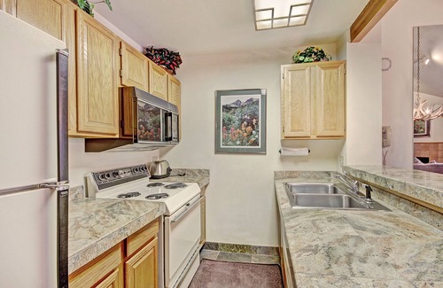 Historic District Condominio | Downtown Breckinridge Studio With Master Loft Sleeps 4 1 Bedroom Condo by RedAwning