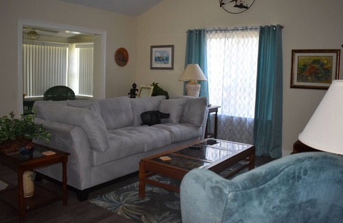 Williston Casa | Downtown Bungalow - Easy walking distance to Restaurants and Shops.