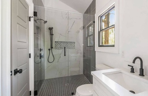 Westside Cabaña | Downtown Charleston cottage, next to Hampton Park. Great location!!