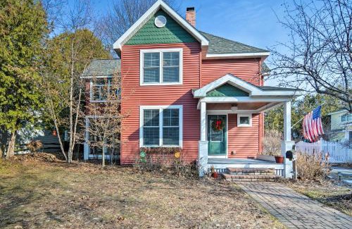 Charlevoix Casa | Downtown Charlevoix Duplex half Mi to Lake Michigan
