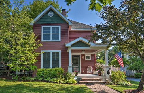 Charlevoix Casa | Downtown Charlevoix Duplex half Mi to Lake Michigan
