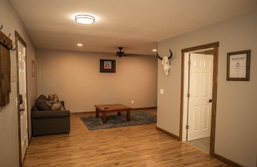 Ahsahka Apartamento | Downtown Charm: Cozy Retreat