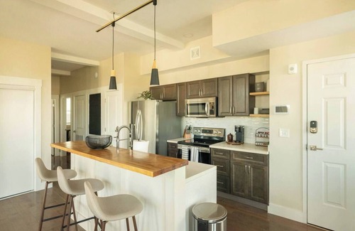 Old West Broad Neighborhood Apartamento | Downtown, contemporary, 2 bedroom, Roof Terrace! 3B