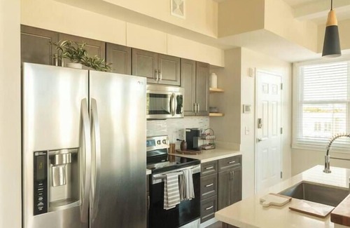 Old West Broad Neighborhood Apartamento | Downtown, contemporary, 2 bedroom, Roof Terrace! 3B