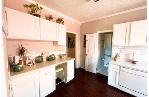 Colorado Springs Cabaña | Downtown Cottage Getaway