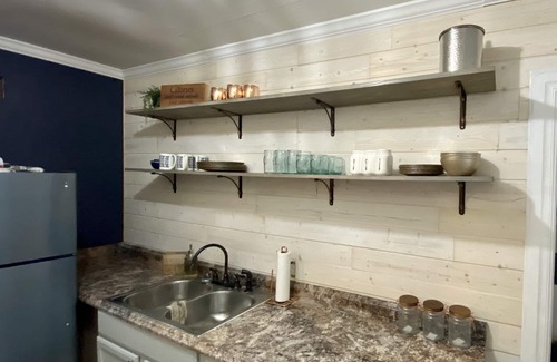 Hartsville Cabaña | Downtown Cozy Cottage Family Retreat