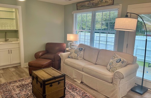 Georgetown Casa | Downtown Darling on Saint James