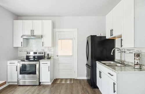 Mexicantown - Southwest Detroit Cabaña | Downtown Detroit Gem 3 Bedrooms & Culture!