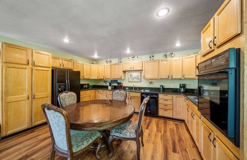 Lewis Casa | DOWNTOWN DOLORES COLORADO w/river access - Stay at Cozy Comfort Inn, Dolores, CO