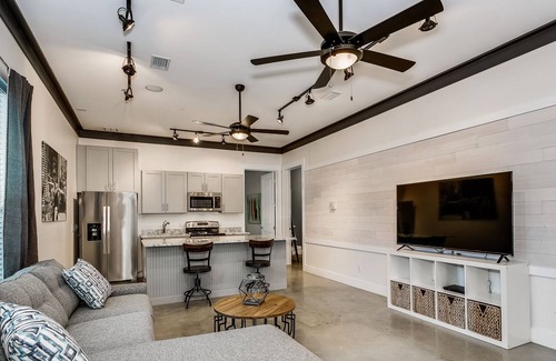South Pensacola Apartamento | Downtown Dreams Too ahora disponible en Historic North Hill