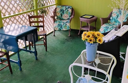 Dunedin Villa | Downtown Dunedin Villa near Bluejay's Baseball Stadium that offers "serenity".