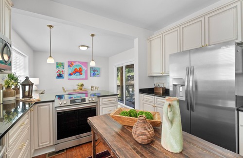 Pettigru Street Historic District Casa | Downtown Elegant ArtBnB in The Gorgeous Historic Pettigru Neighborhood