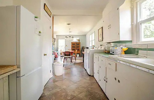 Georgetown Casa | Vintage wabi sabi artist retreat walk to Historic Dist & short drive to beach