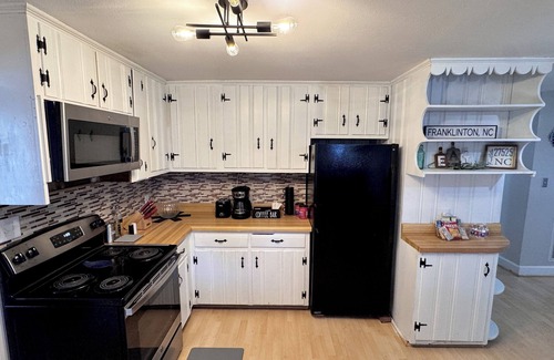 Franklinton Casa | Downtown Franklinton Comfortable Quiet Pet-Friendly