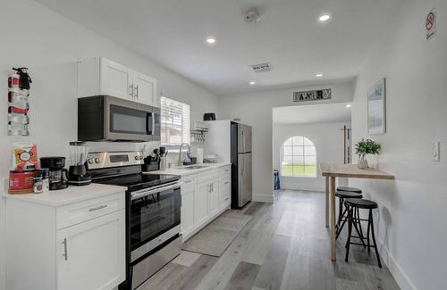 Bonita Springs Casa | Downtown Gem: Private Retreat Near Beach