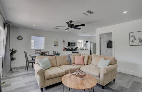 Bonita Springs Casa | Downtown Gem: Private Retreat Near Beach
