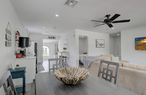 Bonita Springs Casa | Downtown Gem: Private Retreat Near Beach
