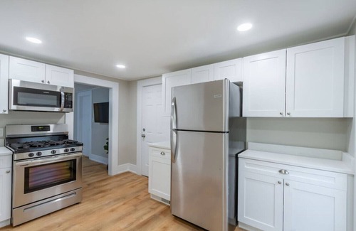 Geneva Apartamento | Downtown Geneva 2nd Floor Condo