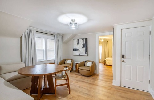 Geneva Apartamento | Downtown Geneva 2nd Floor Condo