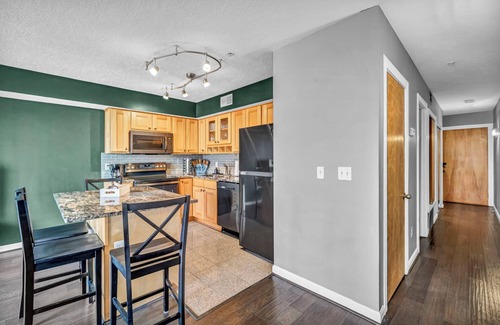 Ohio City Apartamento | Downtown Getaway, Free Parking, 24/7 Hour Gym