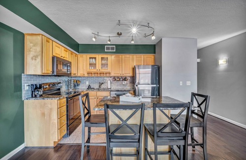 Ohio City Apartamento | Downtown Getaway, Free Parking, 24/7 Hour Gym