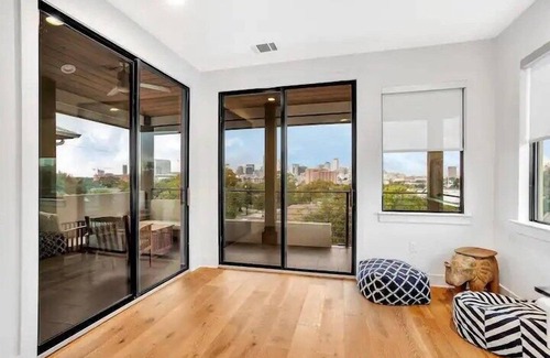 Swede Hill Casa | Downtown Getaway - with Views - Sleeps 12 - near ACL