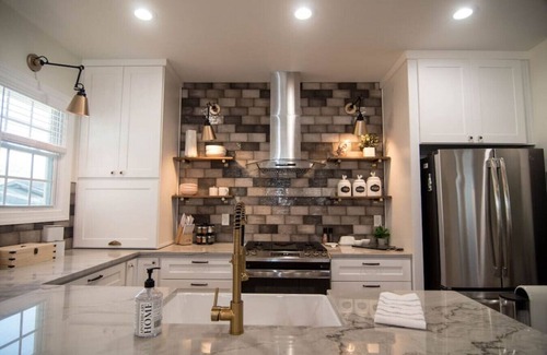 Greer Casa | Downtown Greer's Pink Door Cottage