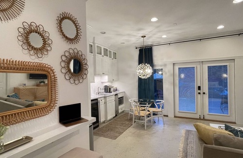 Hickory Apartamento | Downtown Hickory Lounge