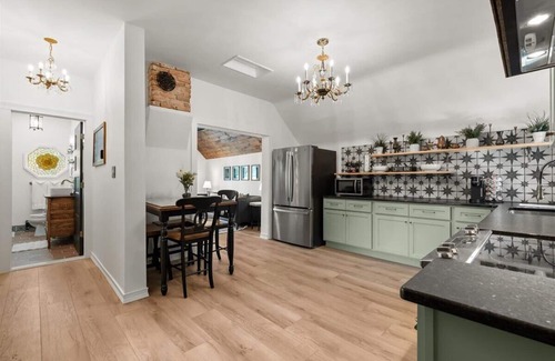 Holly Apartamento | Downtown Holly 2 Bed 2 Bath Newly Renovated Second Story Unit!