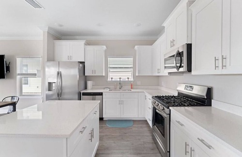 South Pensacola Casa | Downtown home + bay views + seafood market