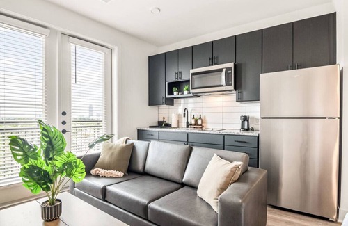 Neartown Condominio | Downtown Houston - Suite - Shared Pool & Gym