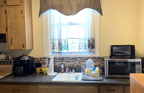 Inverness Casa | Downtown Inverness historic home, hot tub & pet friendly