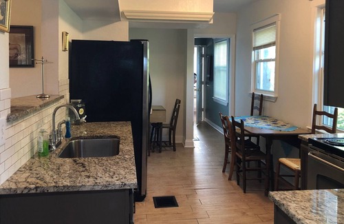 Pendleton Heights Casa | ¡El centro de la ciudad de Kansas - Casa histórica con vista al parque!